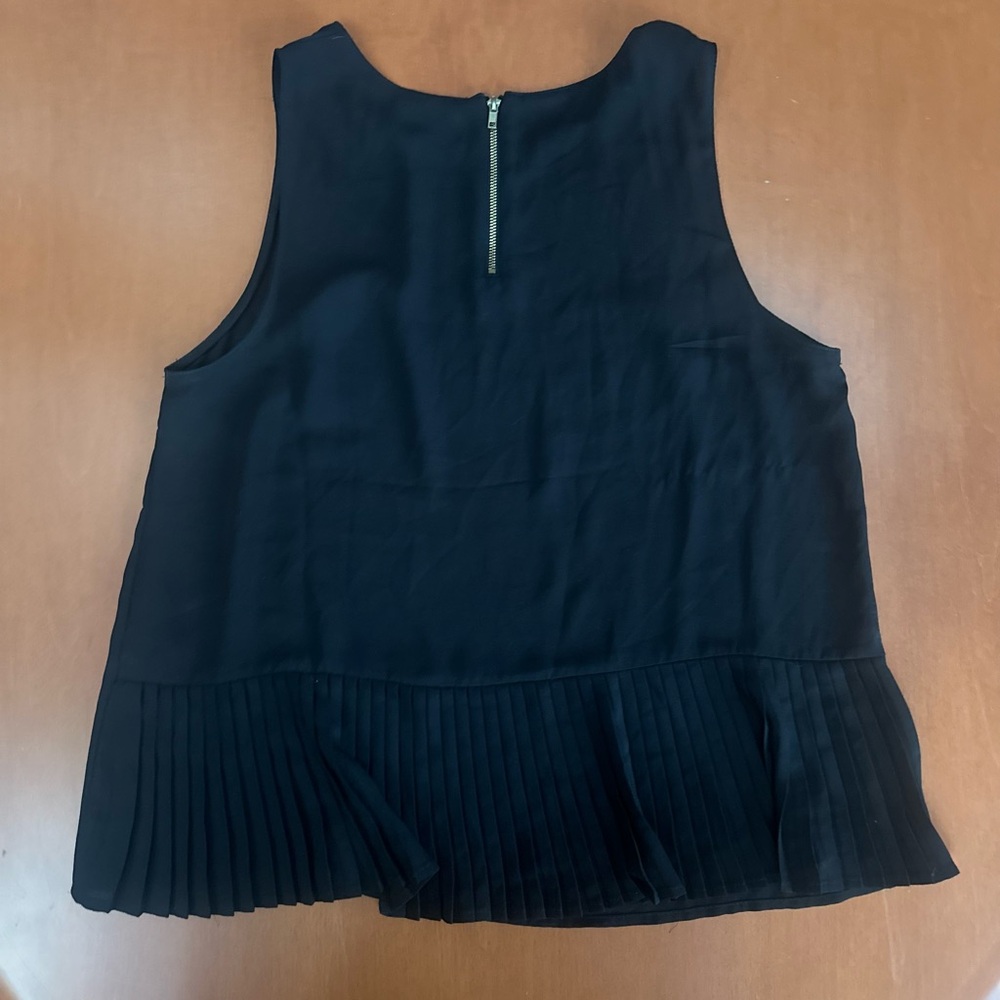 Vero Moda classic black pleated tank top Size Large